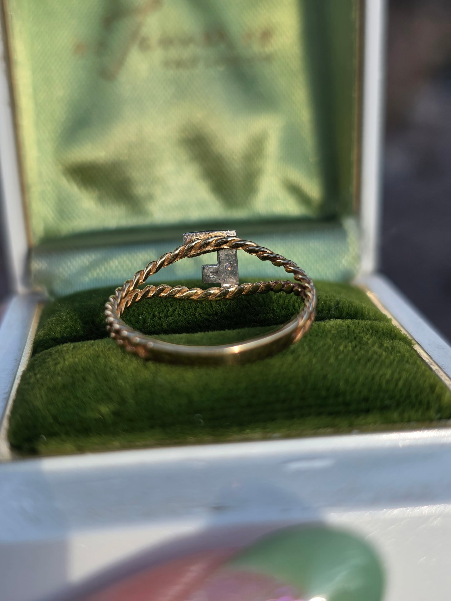 Vintage 14k Gold 2Toned Diamond Accented F Initial Split Rope Band Ring Size 6.25