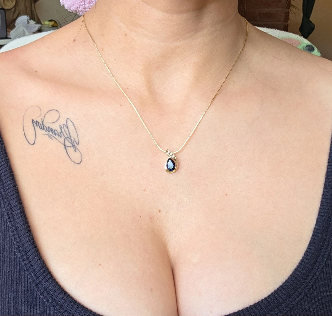 Lovely 10k Gold Midnight Blue 1.90TCW Sapphire & Diamond Pendant