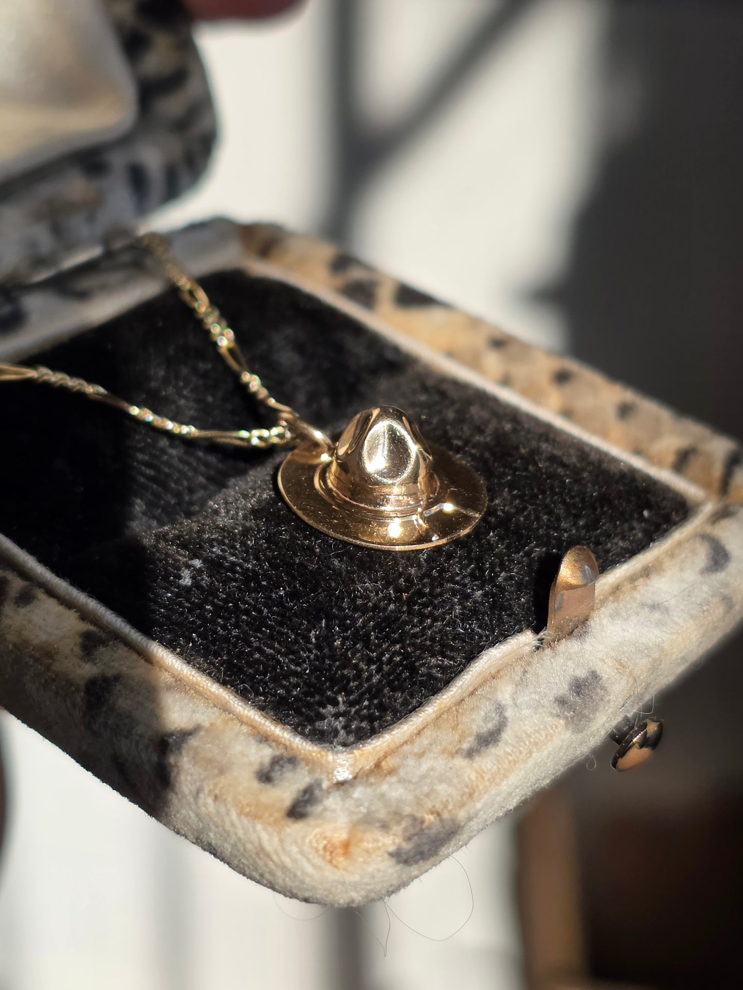 Awesome 3D 10k Gold Deputy Hat / Cowboys Hat Charm (NO CHAIN)