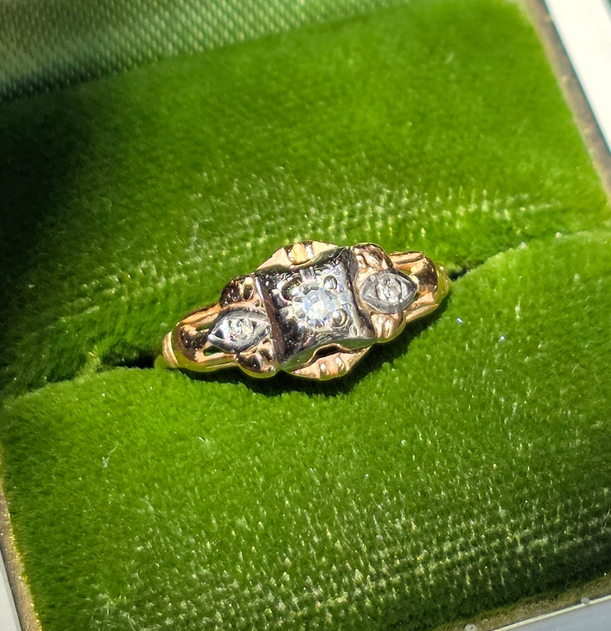 Beautiful Vintage 14k Gold Diamond Pinky Ring Size 3.5