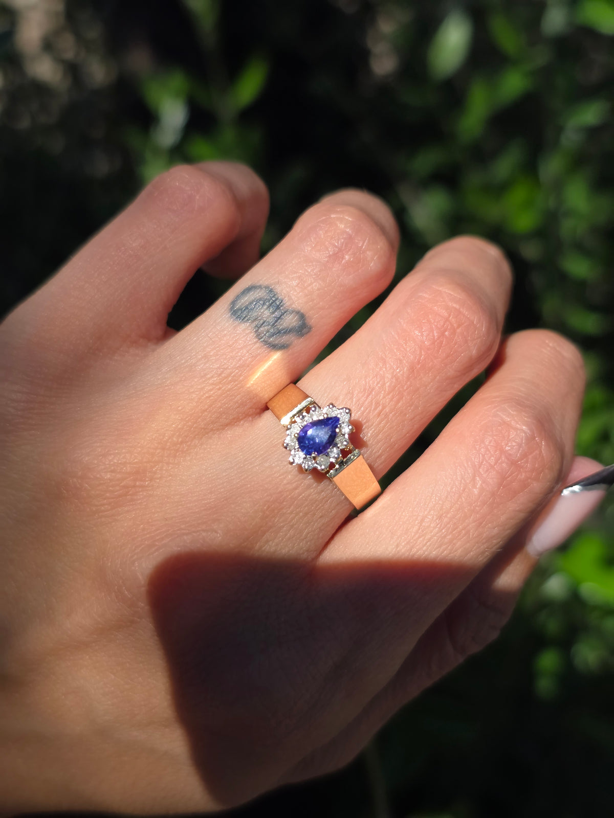 Beautiful 14k Gold Tanzanite and Diamond Halo Statement Ring Size 7