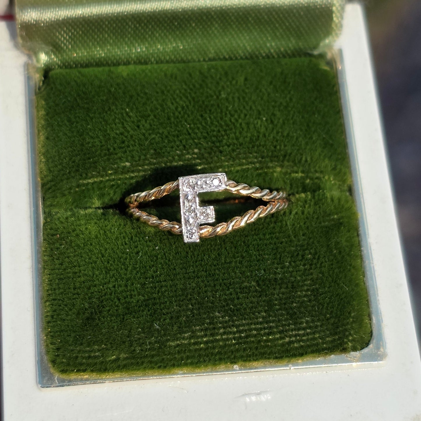 Vintage 14k Gold 2Toned Diamond Accented F Initial Split Rope Band Ring Size 6.25