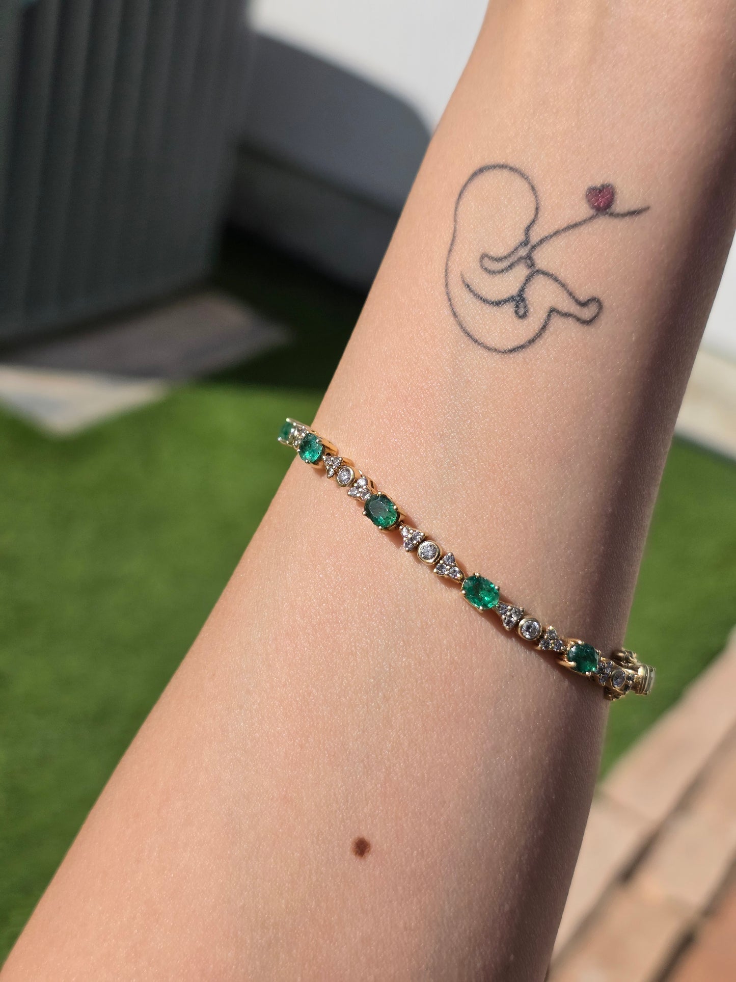 Gorgeous 18k Gold 4.85TCW Emerald Diamond Tennis Bracelet 7"