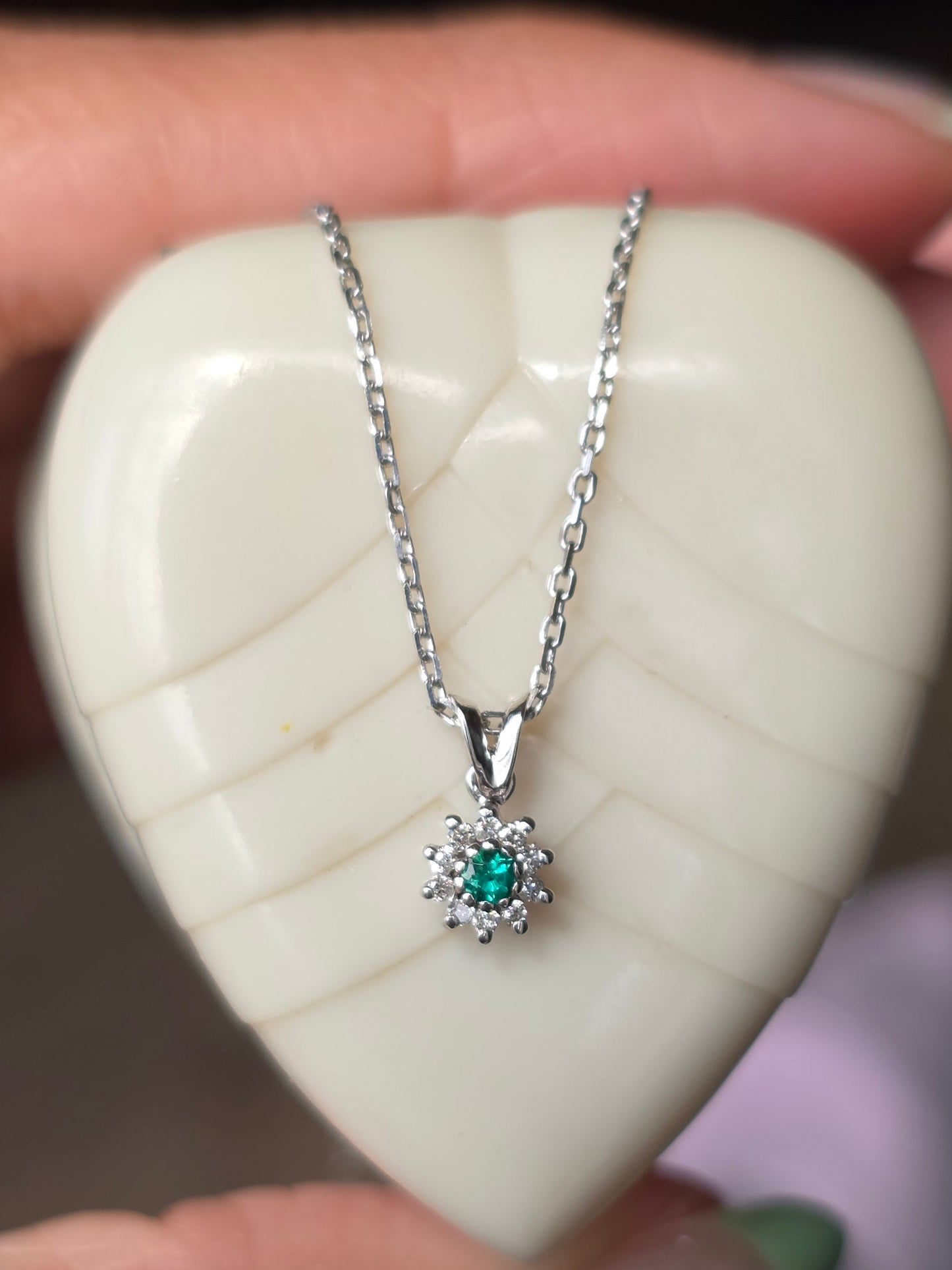 Gorgeous 18k White Gold Minimal Elegant Emerald Diamond Dainty  Pendant Necklace With Adjustable Biker Link Chain 16"/17"
