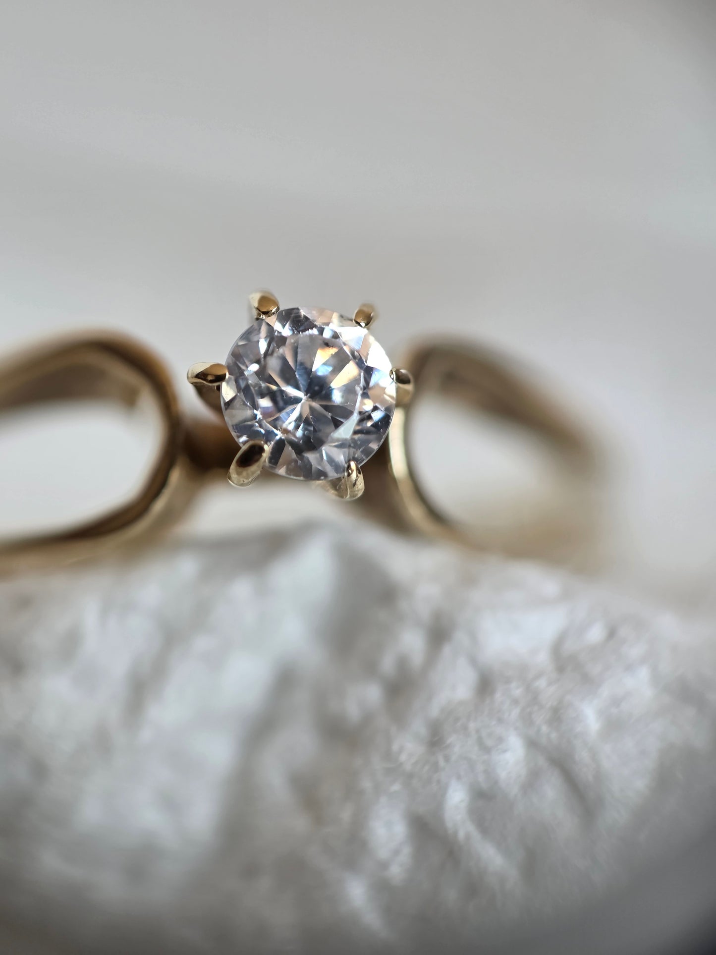 Beautiful Vintage 10k Gold Solitaire Ring Size 7