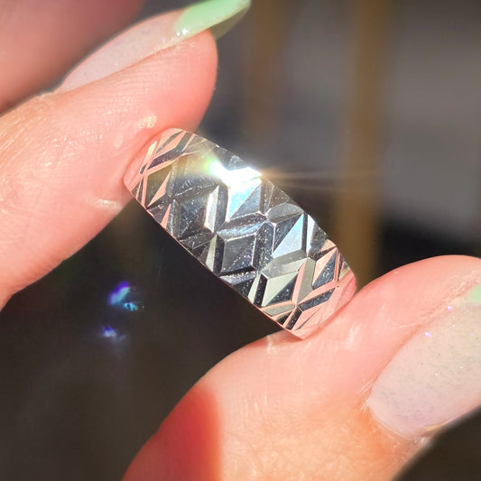 14k White Gold Faceted Geometric Diamond Cut Pattern Textured Sparkling Statement Ring Size 8.25