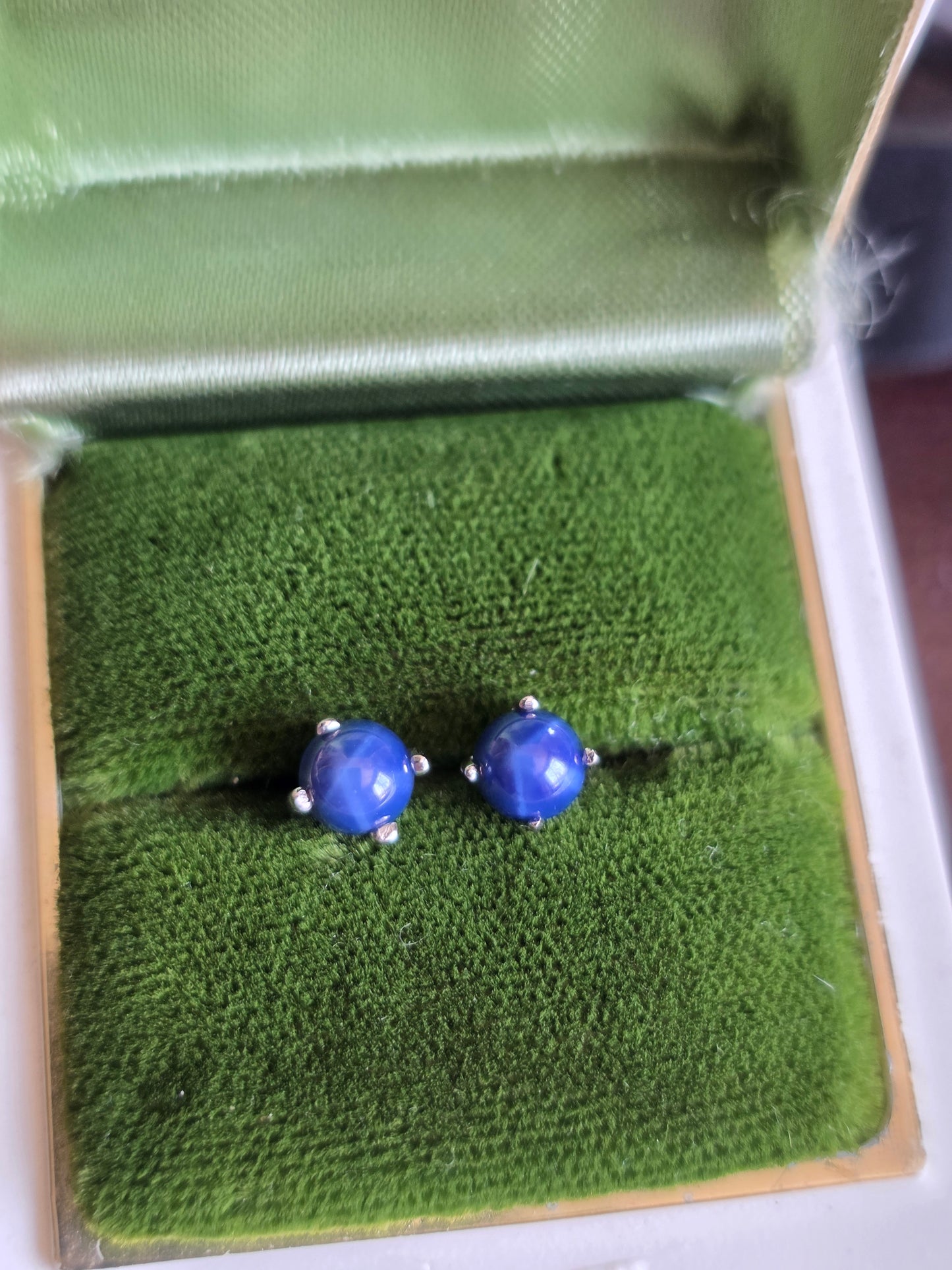 Beautiful 14k White Gold 5mm Star Sapphire Studs Earrings