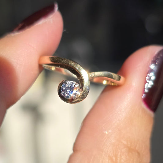 Unique 14k Gold .15ct Diamond Wave Band Ring Size 6