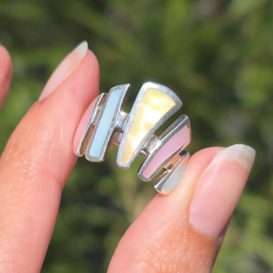 Lovely Sterling Silver Pastel Blue, Pink & Yellow Mother of Pearl Inlay Unique Ring Size 6