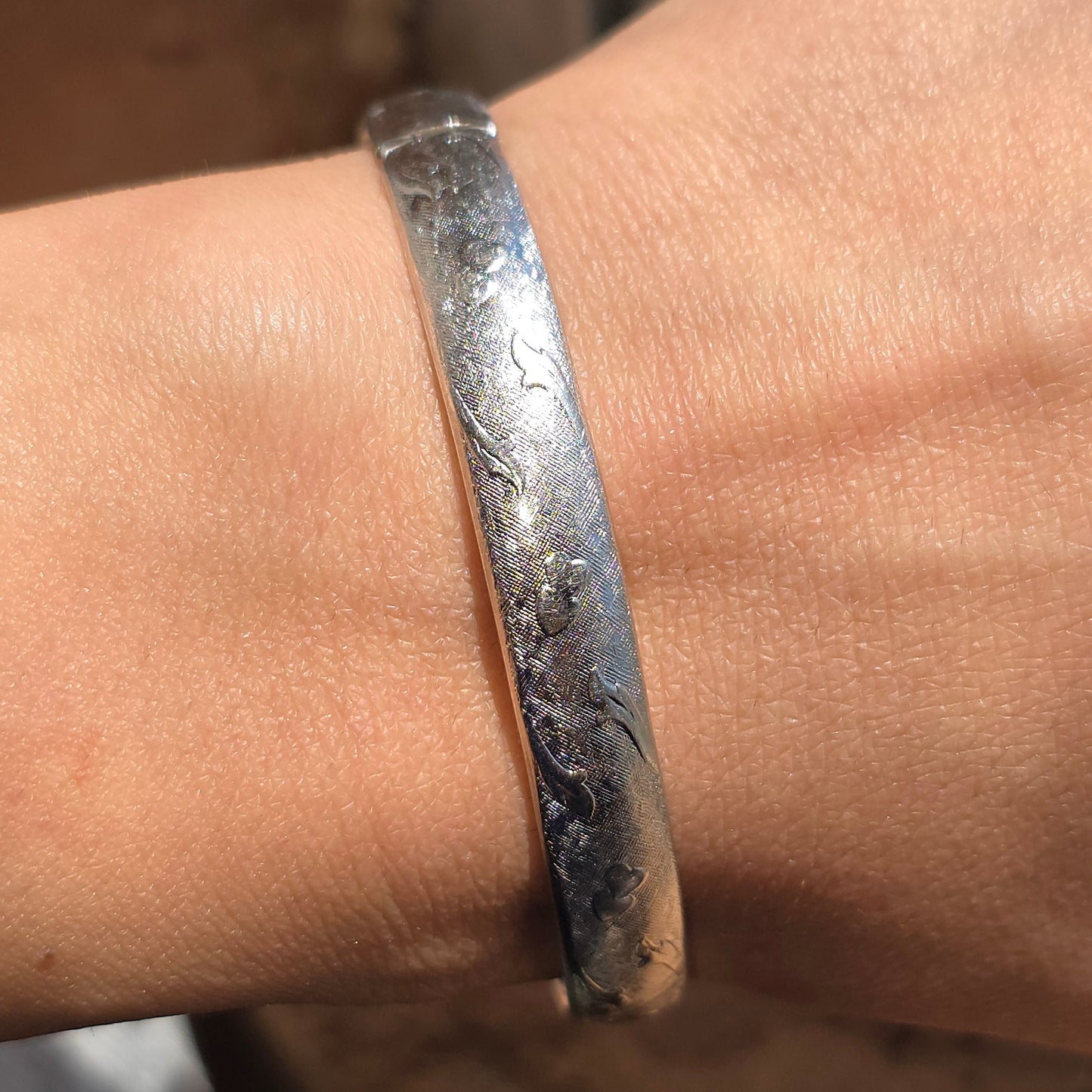 Beautiful Vintage Etched Hearts Matte Finish Hinged Sterling Silver Bangle Bracelet 7"