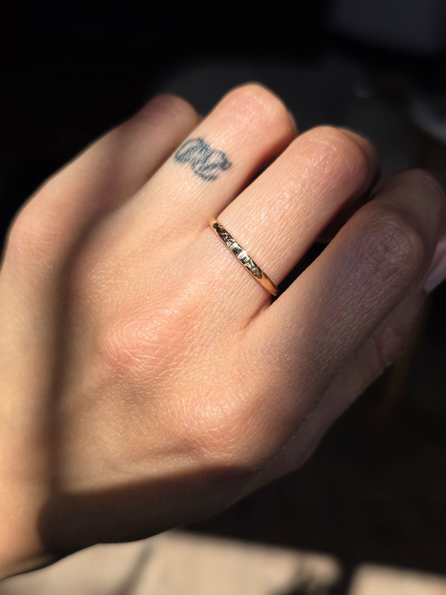Pretty Vintage 14k Gold Floral Skinny Stacker Band Ring Size 6.25