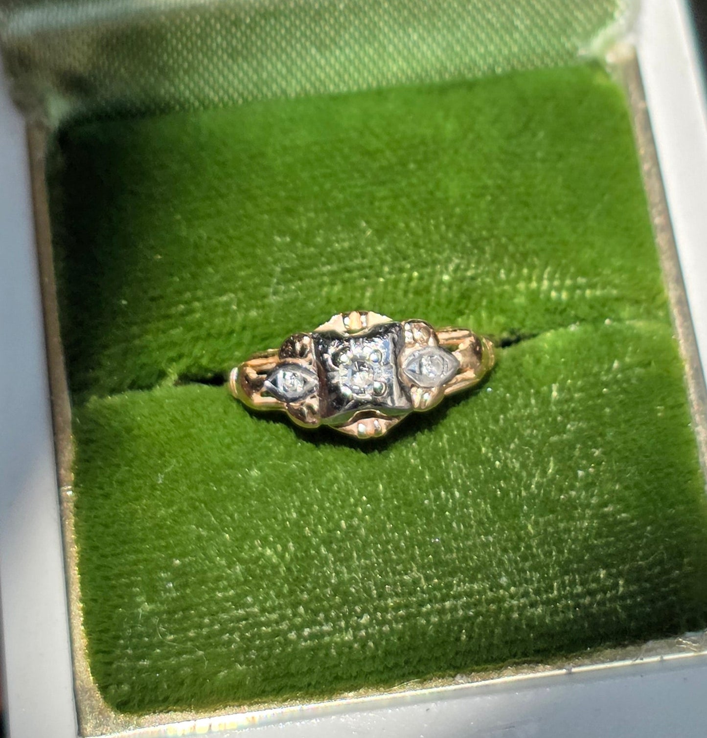 Beautiful Vintage 14k Gold Diamond Pinky Ring Size 3.5