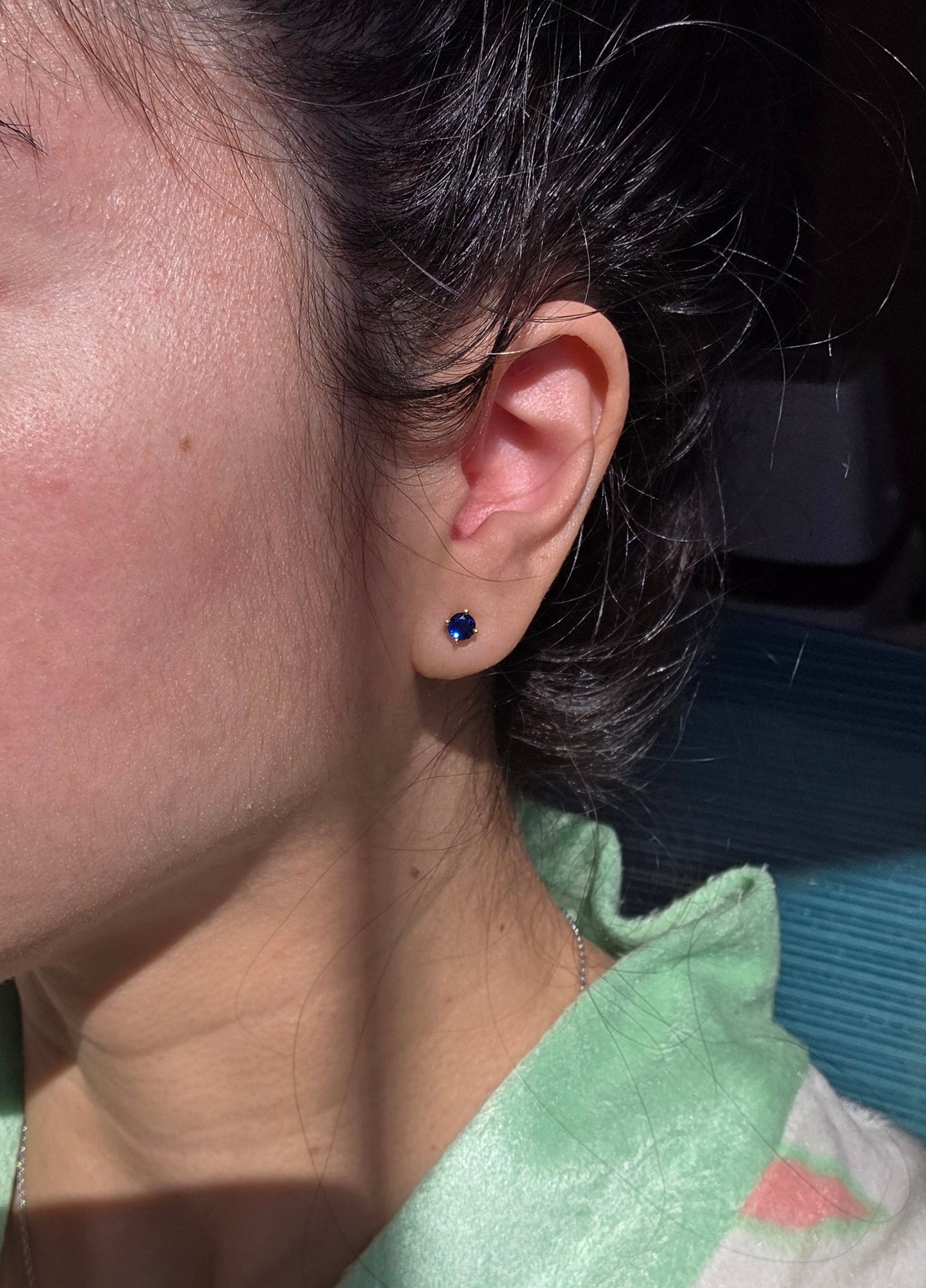 Beautiful 18k Gold .90ctw Sapphire Studs Earrings September Birthstone