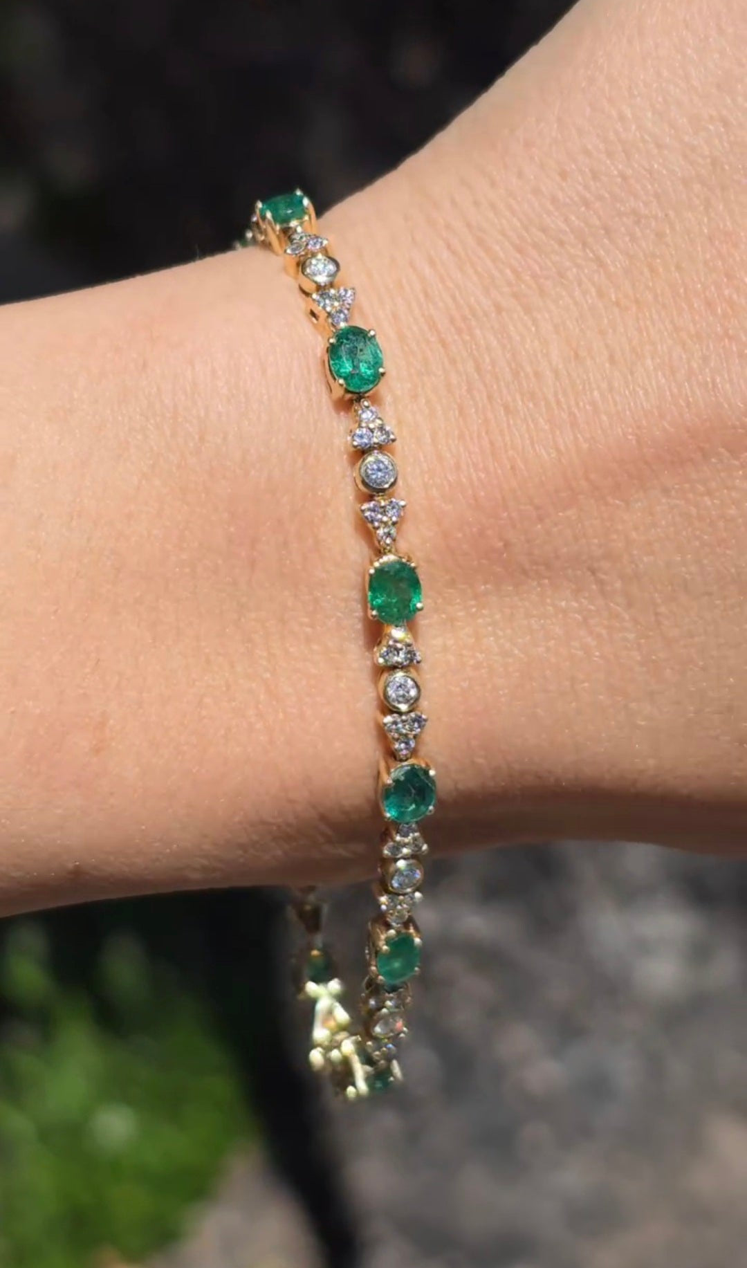 Gorgeous 18k Gold 4.85TCW Emerald Diamond Tennis Bracelet 7"