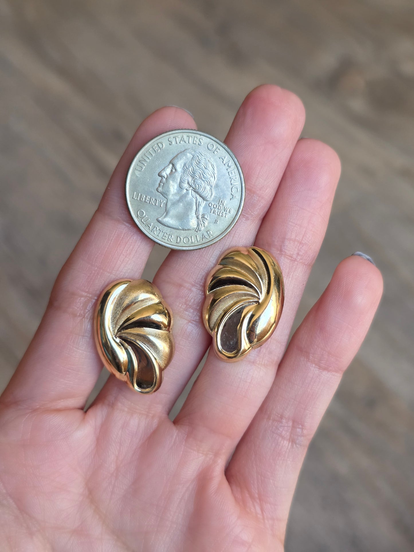 14k Gold Pretty Vintage "Wing" Style Hollow Swirl Large Statement Post Earrings