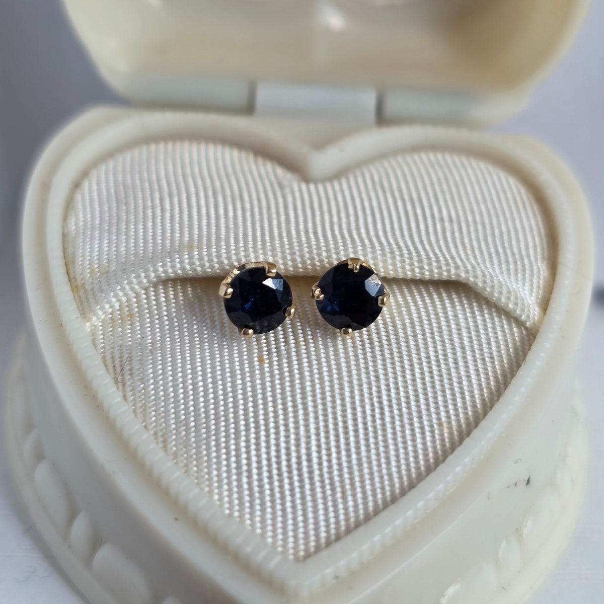 14k Gold 4mm Sapphire Stud Earrings