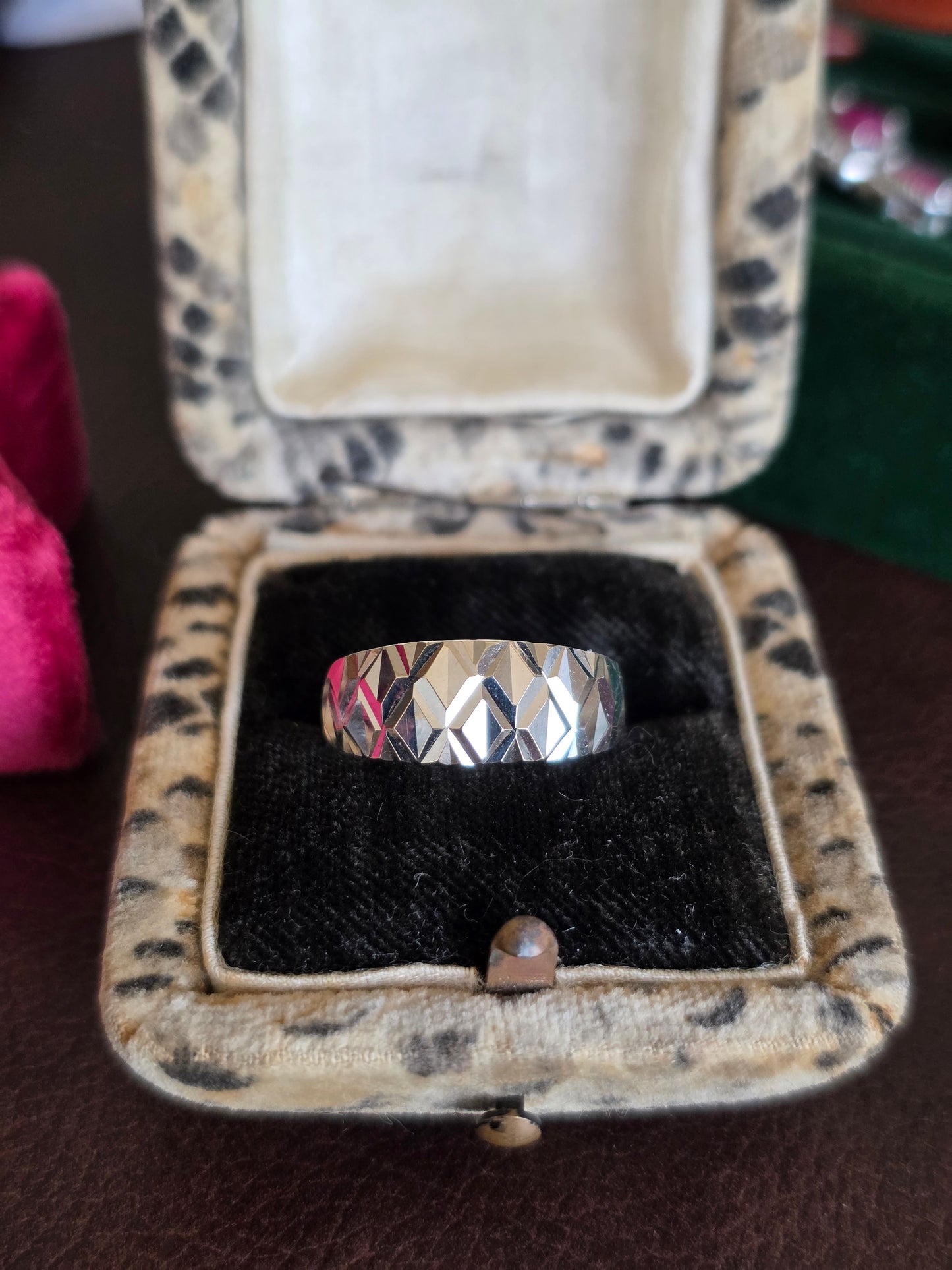 14k White Gold Faceted Geometric Diamond Cut Pattern Textured Sparkling Statement Ring Size 8.25