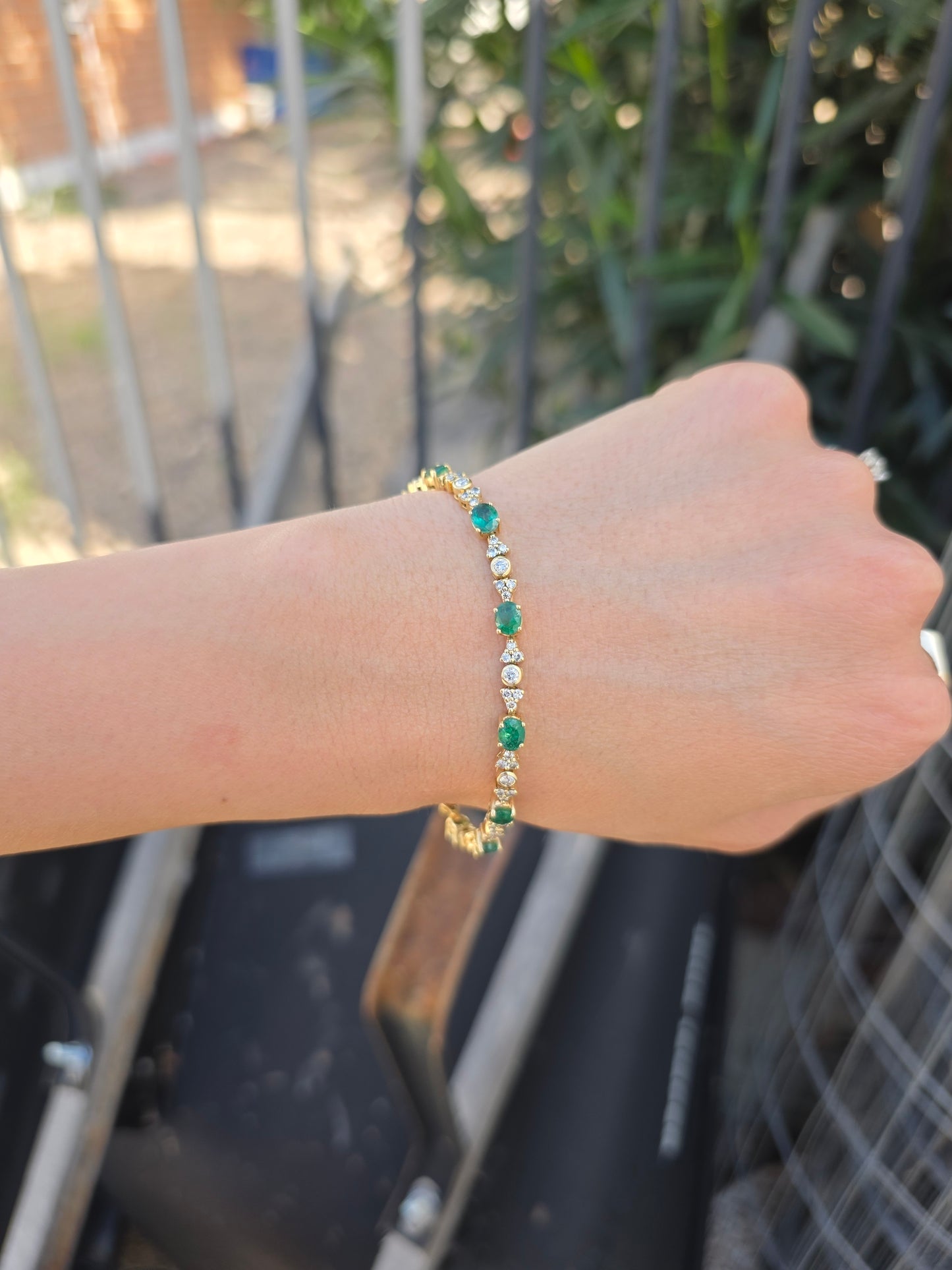 Gorgeous 18k Gold 4.85TCW Emerald Diamond Tennis Bracelet 7"