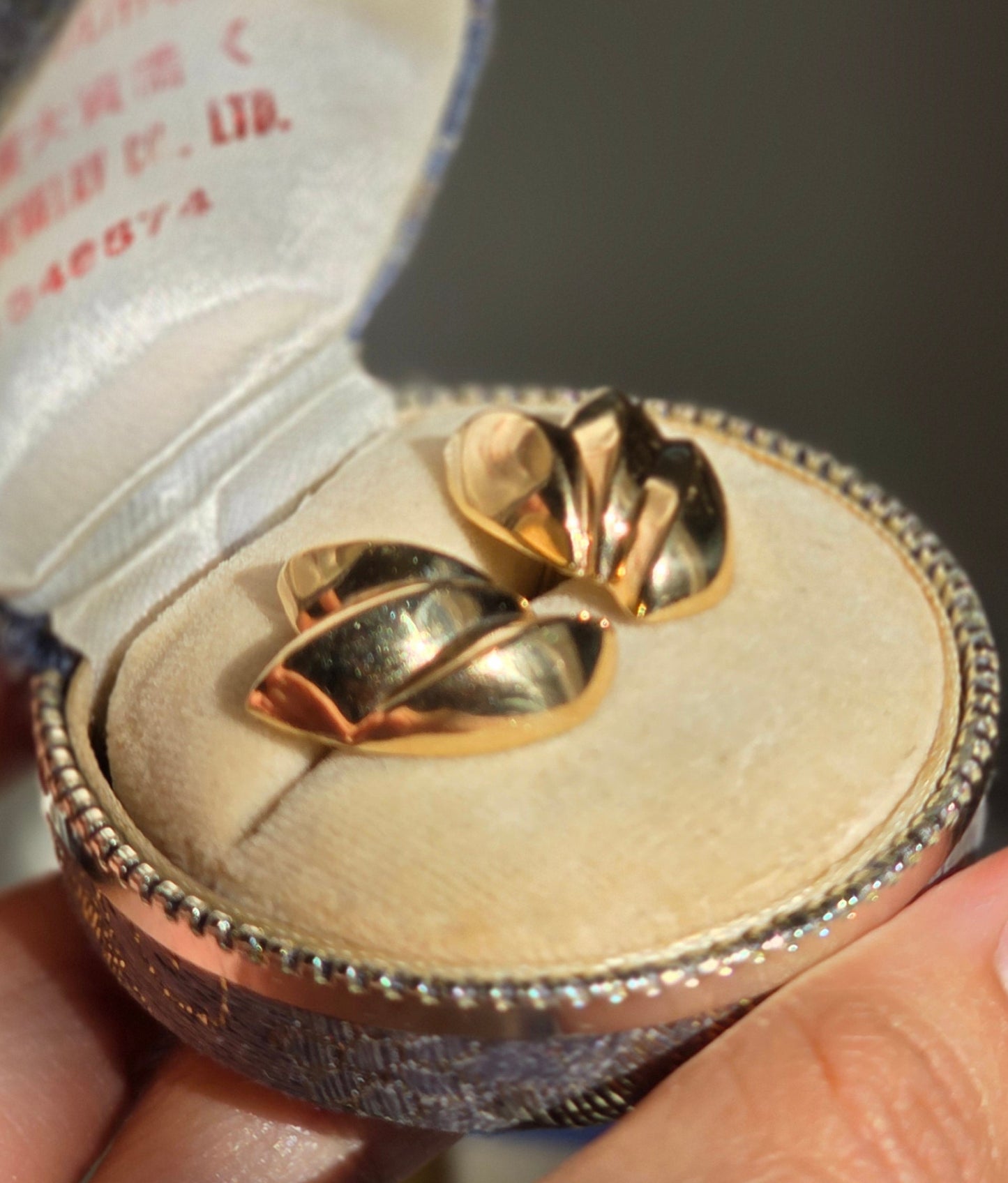 Lovely 14k Gold Vintage Statement Croissant/Fan Style Fashion Earrings