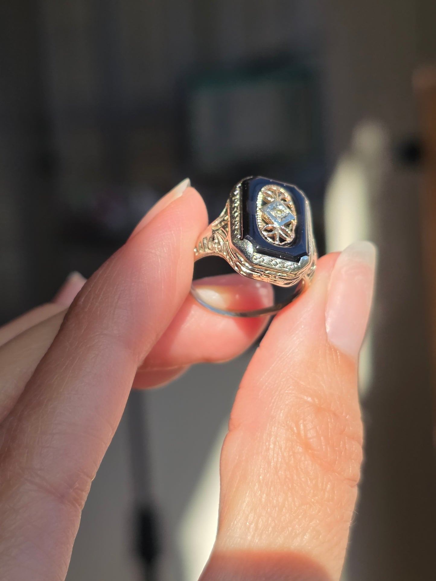 Vintage 10k White Gold Art Deco Style Onyx Shadowbox Diamond Accented Ring Size 4.5