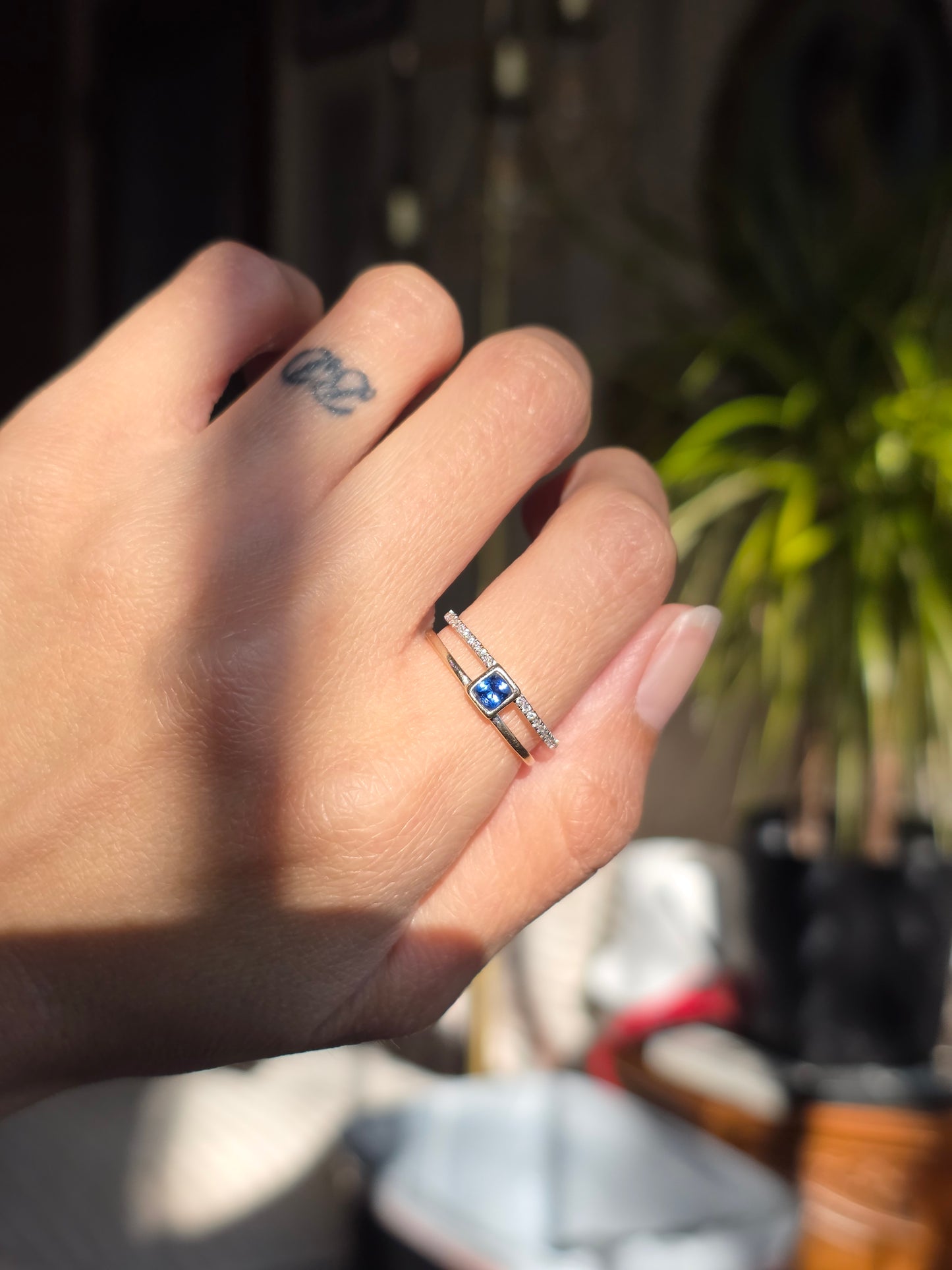 One-of-a-kind 18k White Gold Sapphire Diamond Double Band Ring Size 6.5