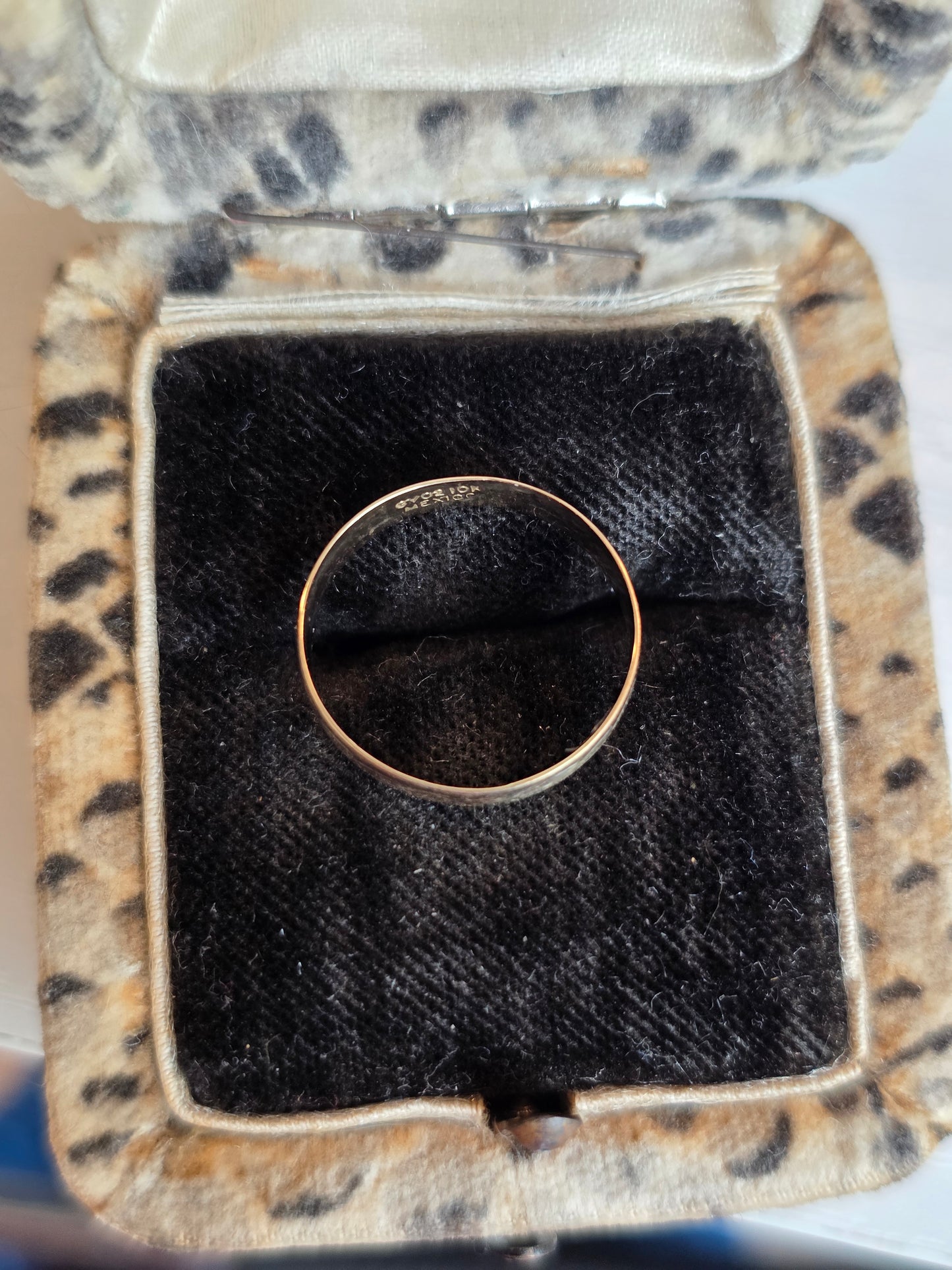 Pretty Textured 10k Gold Band Ring Size 5.25