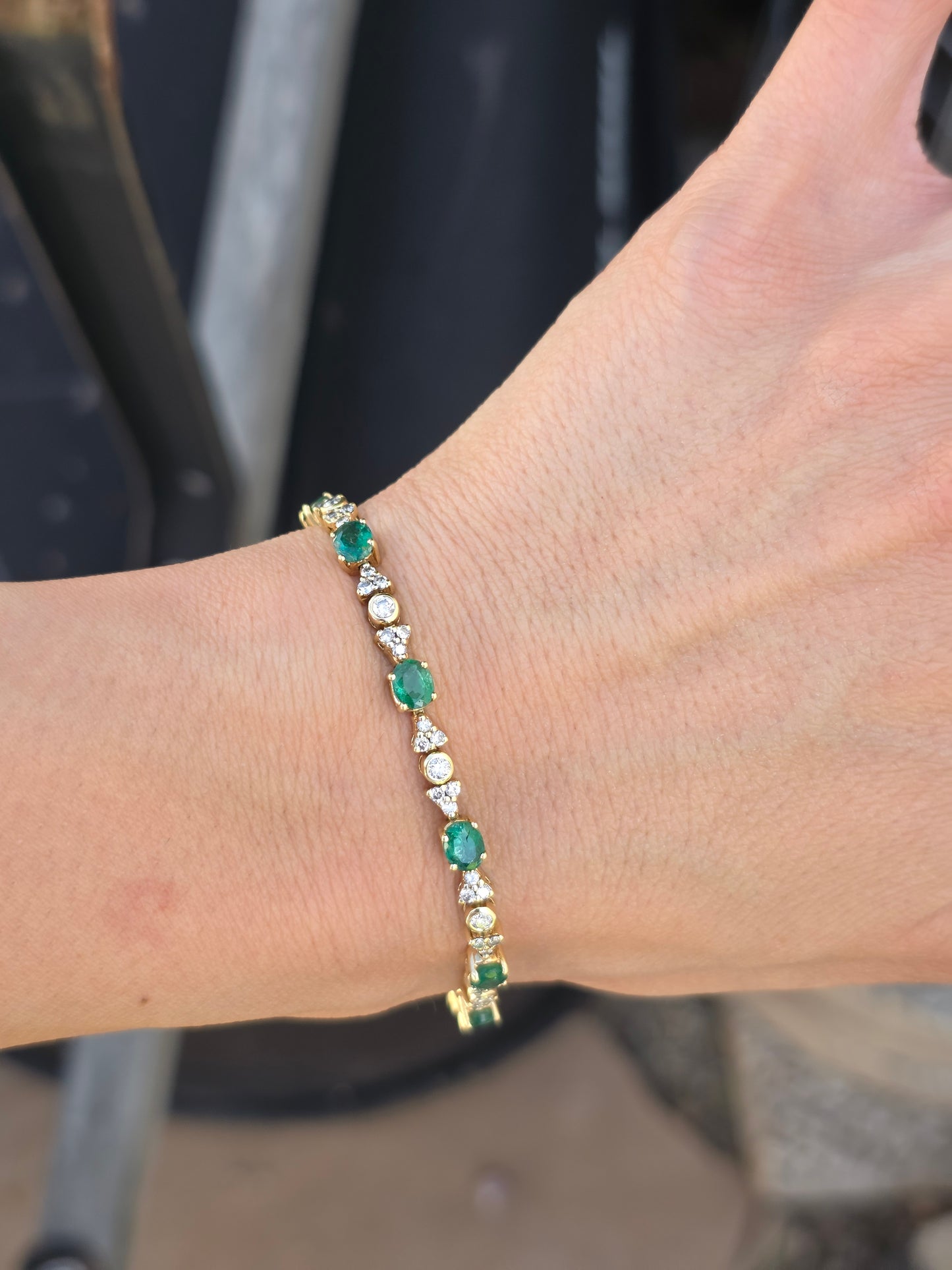 Gorgeous 18k Gold 4.85TCW Emerald Diamond Tennis Bracelet 7"