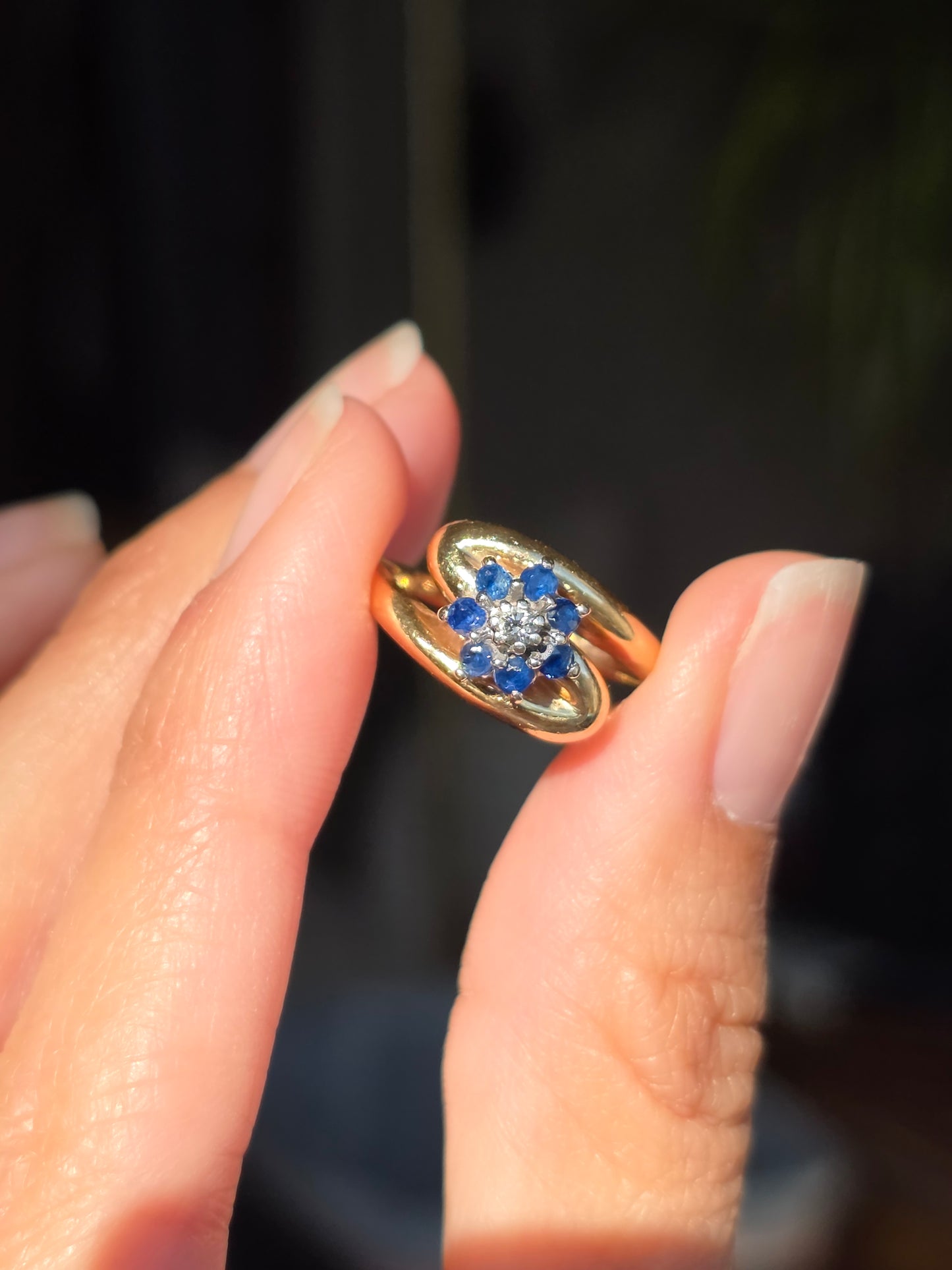 Beautiful 14k Gold  Sapphire & Diamond Flower Ring Size 6.25