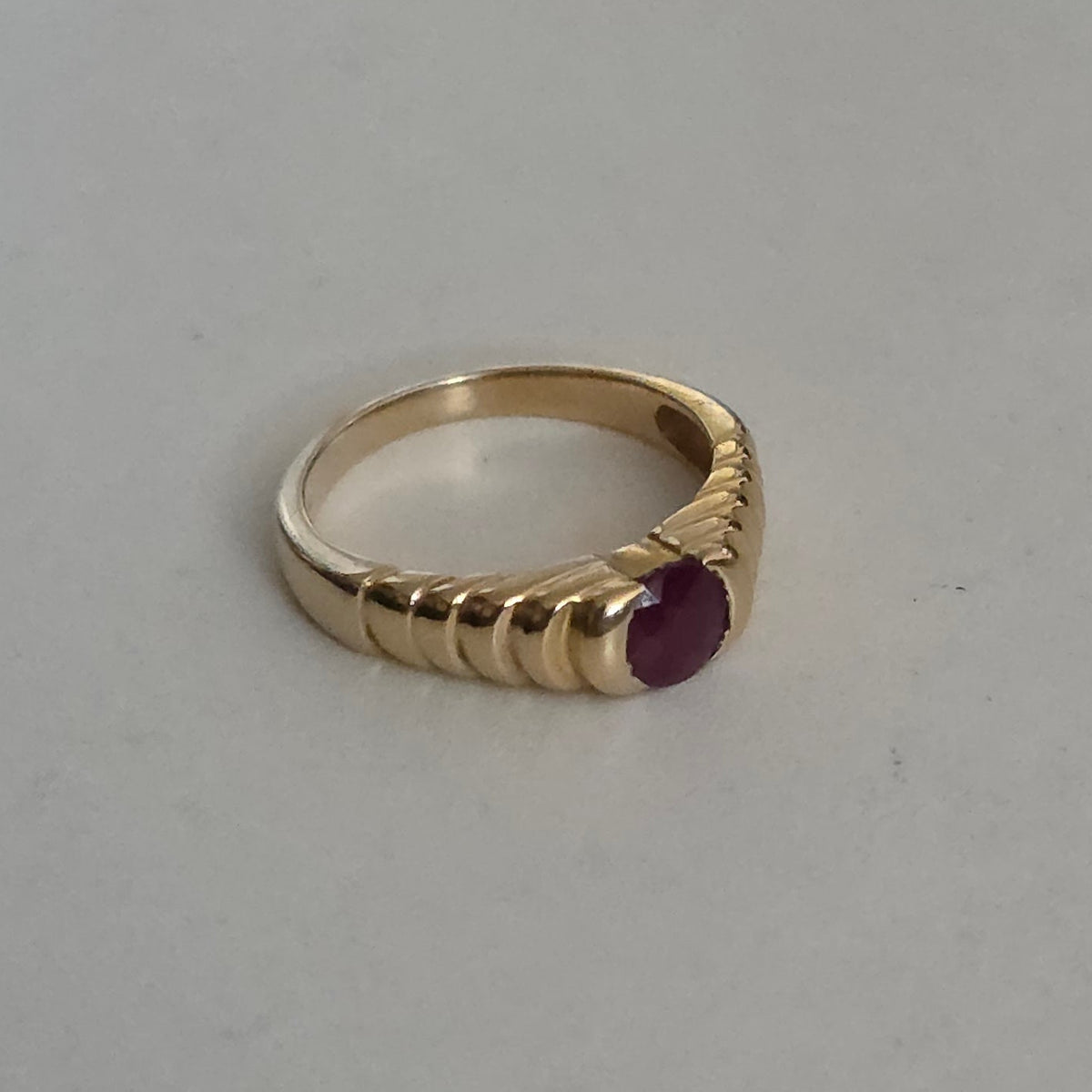 Gorgeous 14k Gold Ribbed Flush Set Ruby Ring Size 6