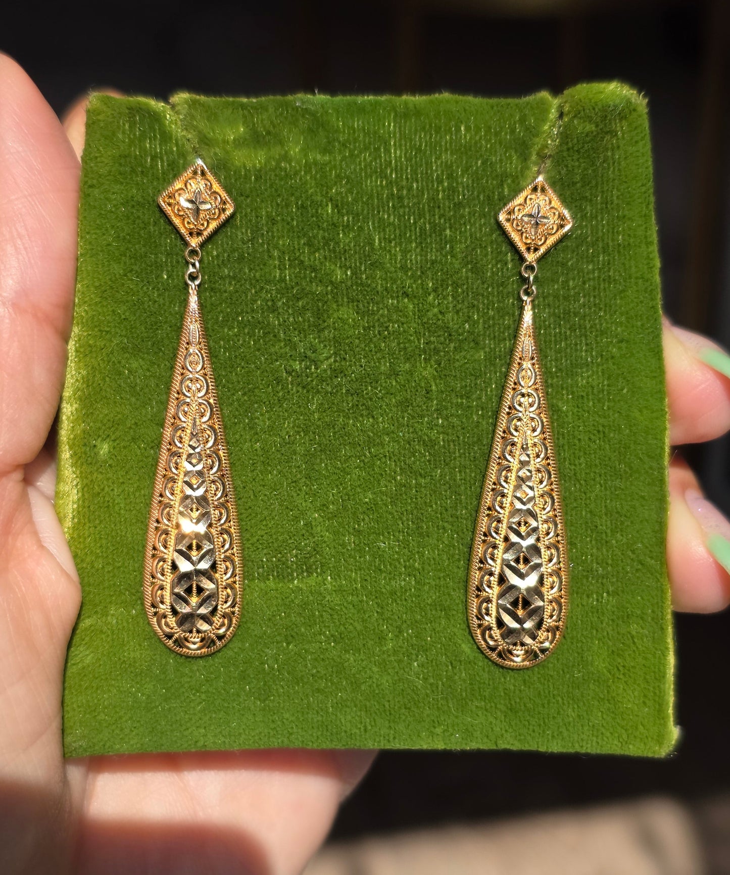 Beautiful 10K Gold Intricate Lace Filigree Elongated Teardrop Dangle Earrings