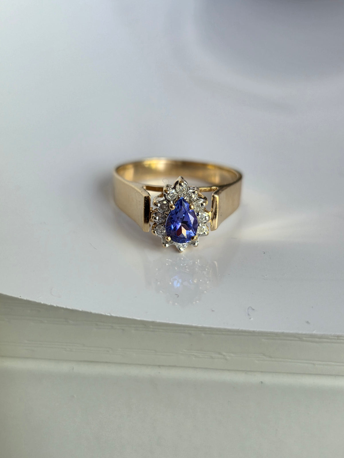 Beautiful 14k Gold Tanzanite and Diamond Halo Statement Ring Size 7