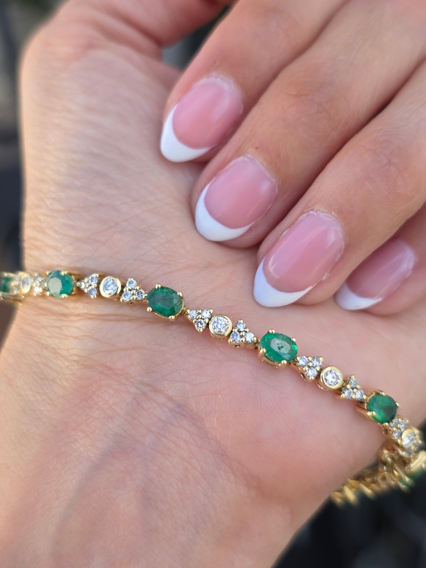 Gorgeous 18k Gold 4.85TCW Emerald Diamond Tennis Bracelet 7"