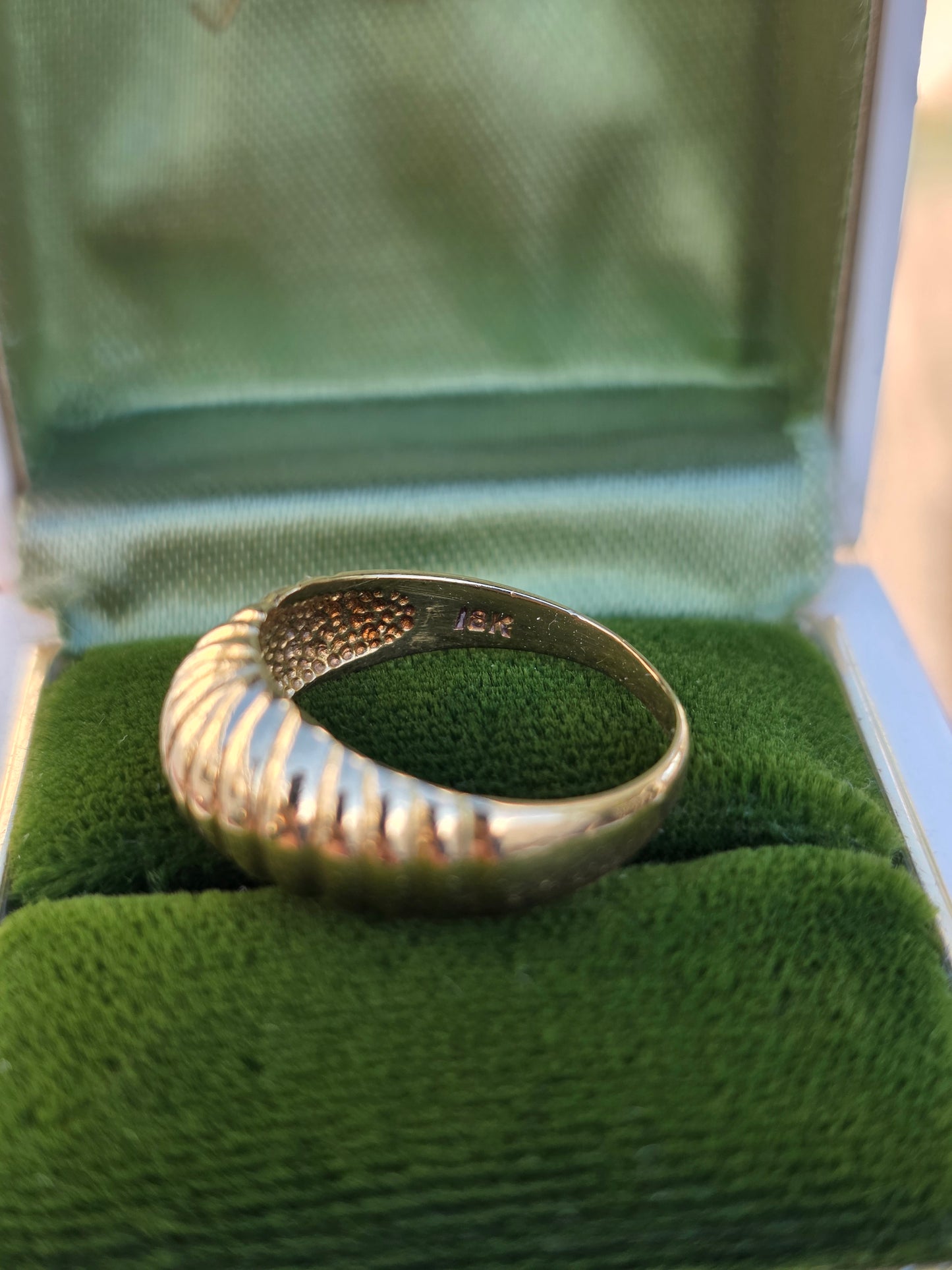 Solid 18k Gold Shrimp / Croissant Domed Ring Size 5.5