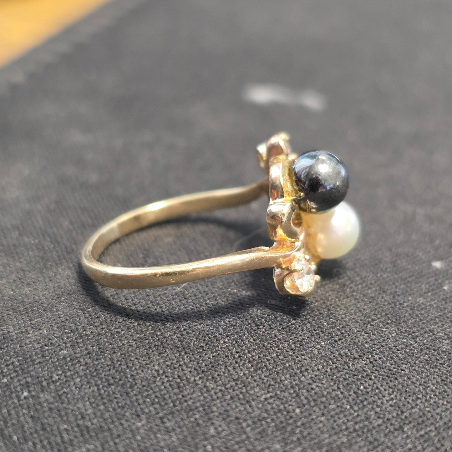 Pretty 10k Gold "YinYang" Black & White Pearl Diamond Ring Size 5