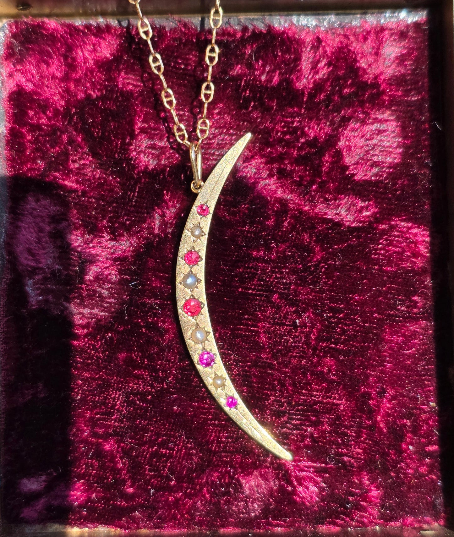 Beautiful Vintage 9k Gold Pearl & Gemstone Crescent Moon Pendant (NO CHAIN)
