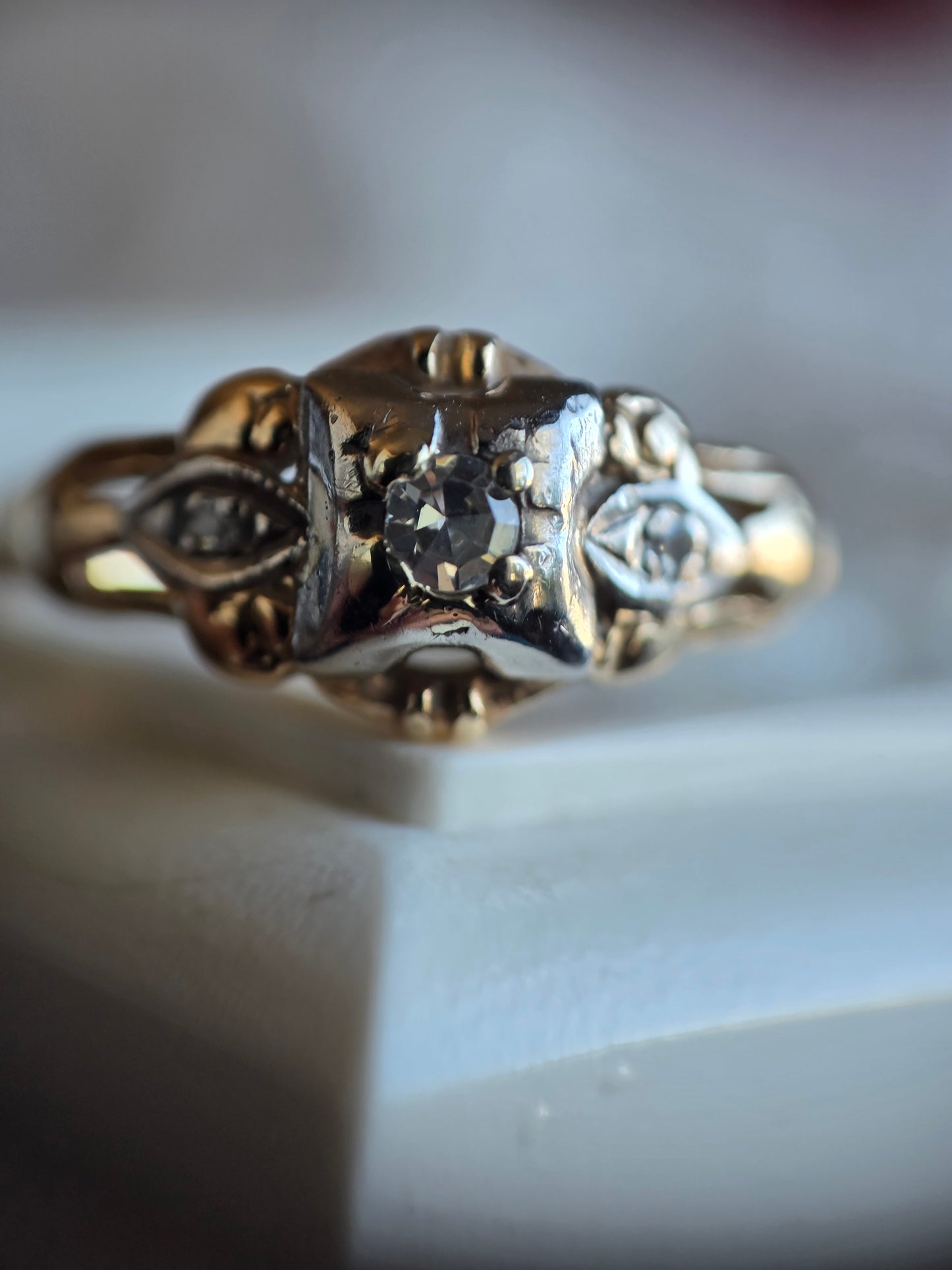 Beautiful Vintage 14k Gold Diamond Pinky Ring Size 3.5