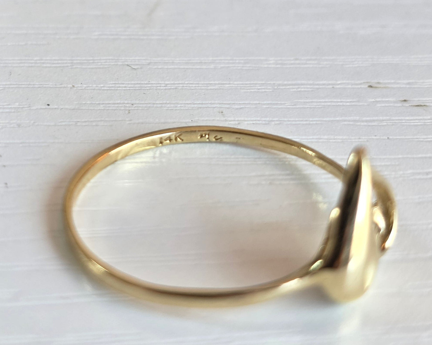 Adorable & Lightweight 14k Gold Dainty Diamond Cut Heart Stacker Ring Size 7.25