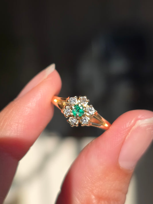 Beautiful Natural Emerald and Diamond Flower Ring Size 7