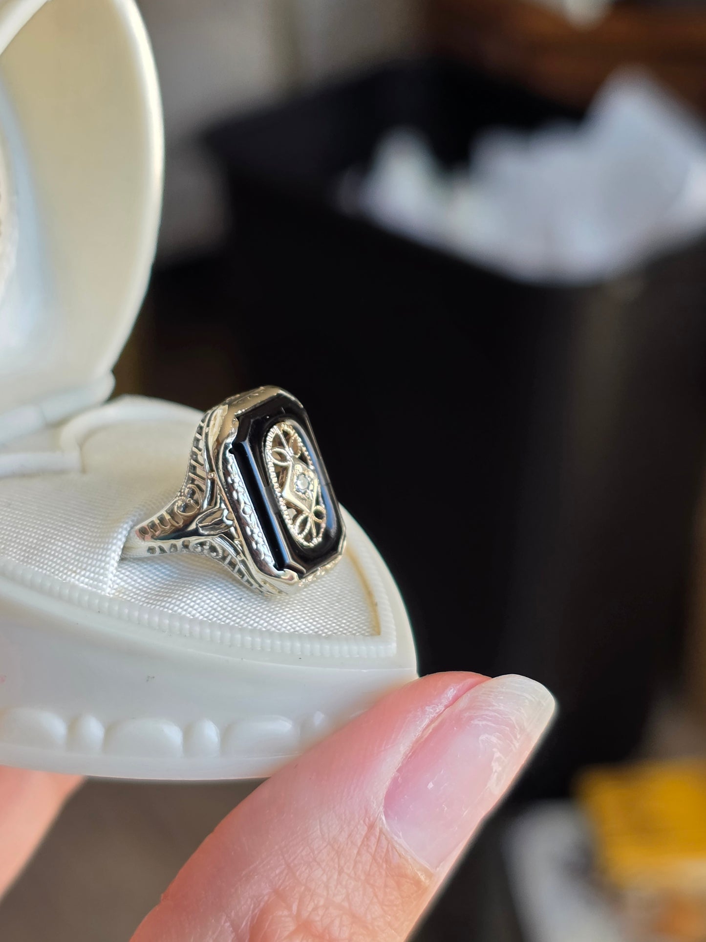 Vintage 10k White Gold Art Deco Style Onyx Shadowbox Diamond Accented Ring Size 4.5