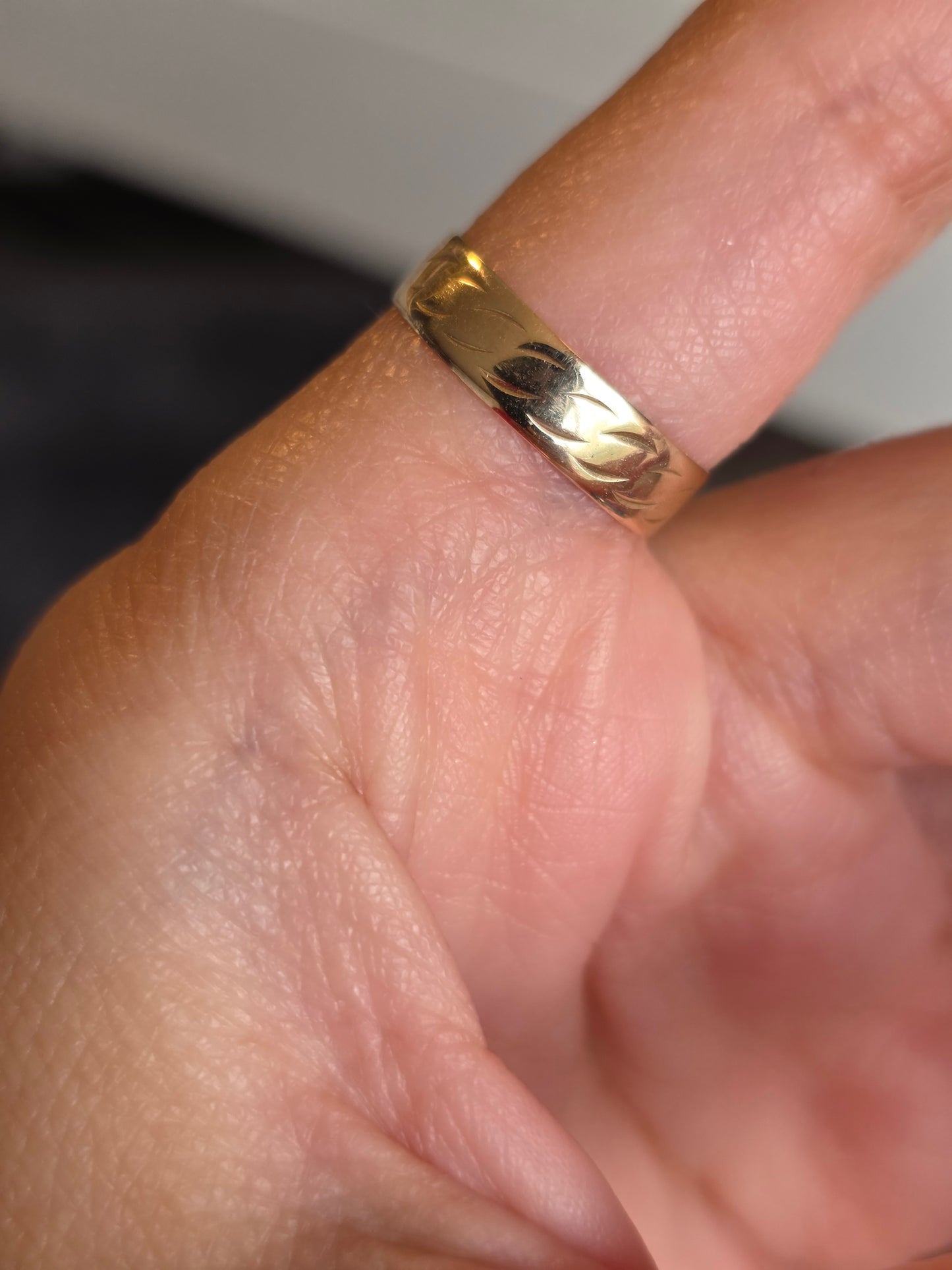 Pretty Textured 10k Gold Band Ring Size 5.25