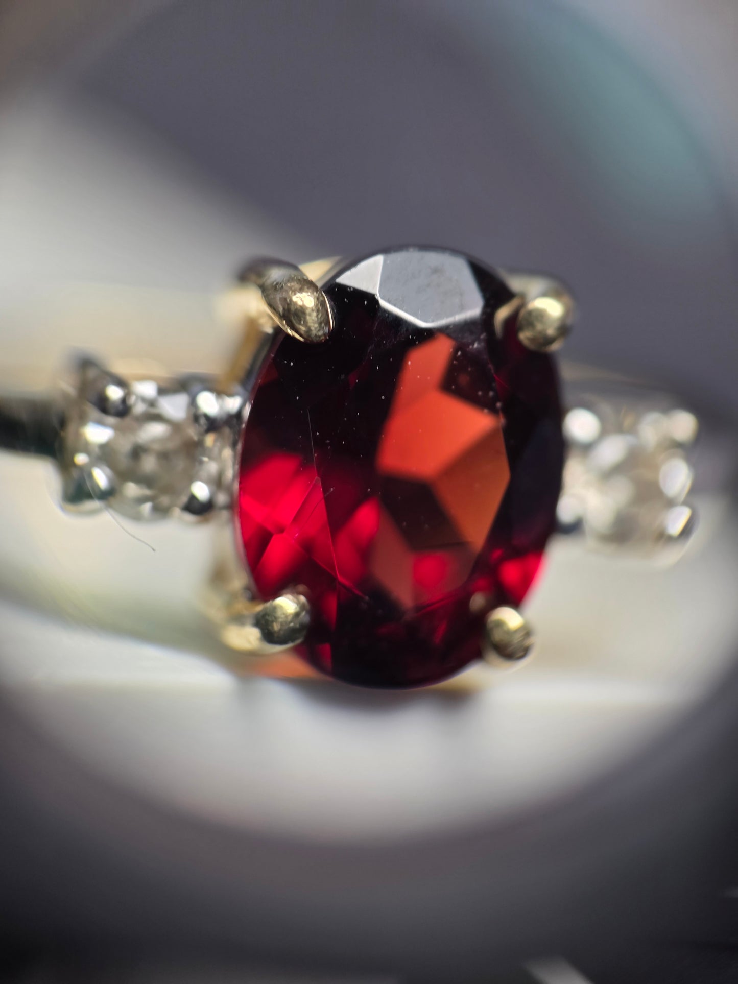 Beautiful 14k Gold Garnet and Diamond Ring Size 7.25 January & April Birthstones
