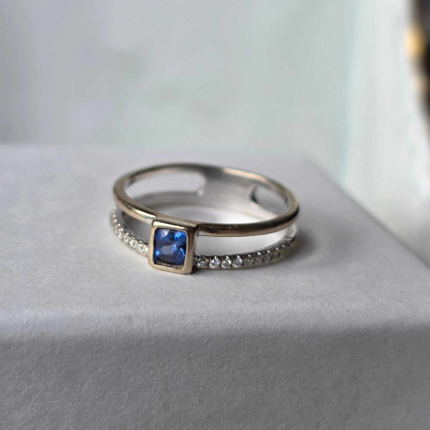 One-of-a-kind 18k White Gold Sapphire Diamond Double Band Ring Size 6.5