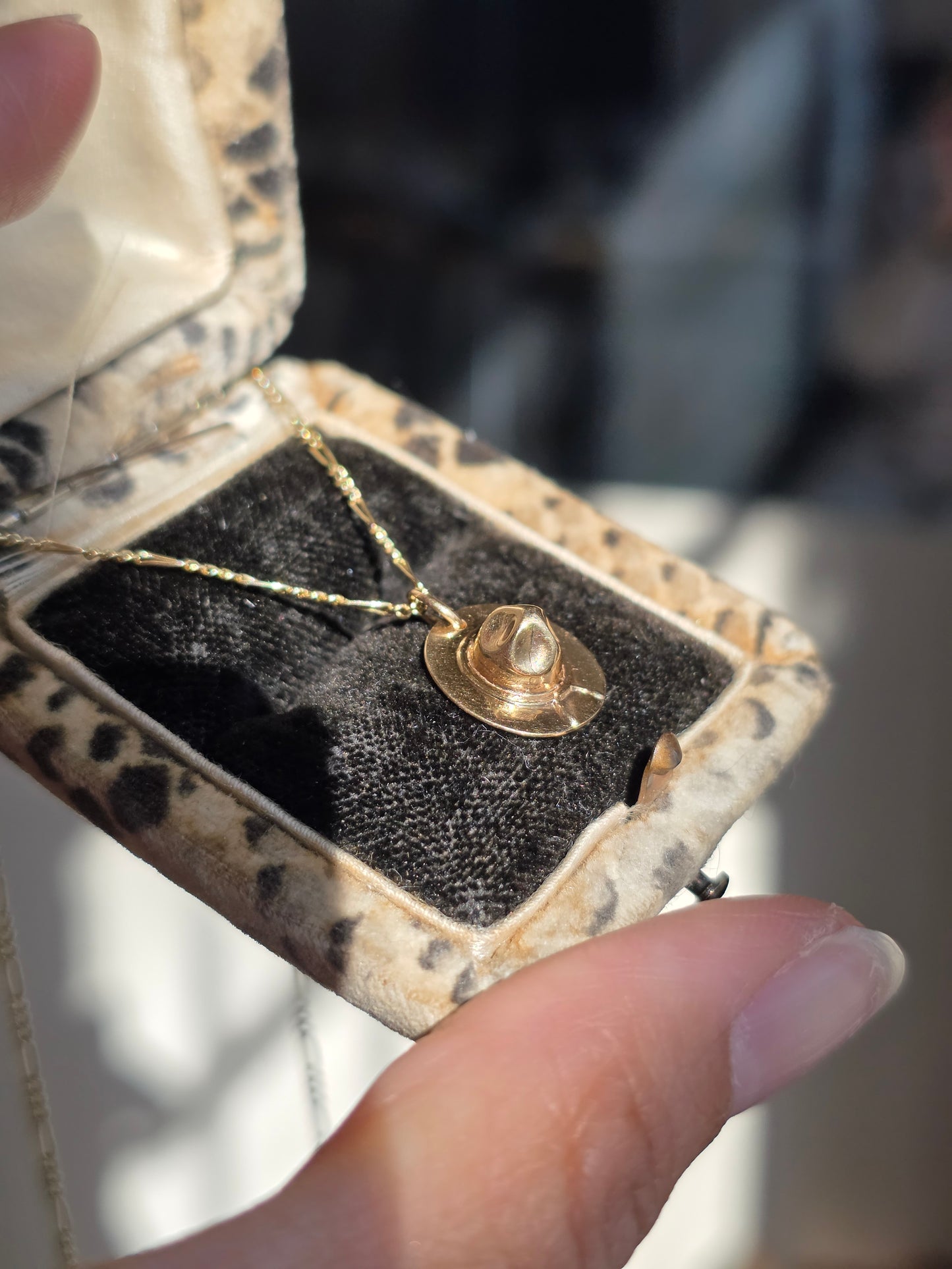 Awesome 3D 10k Gold Deputy Hat / Cowboys Hat Charm (NO CHAIN)