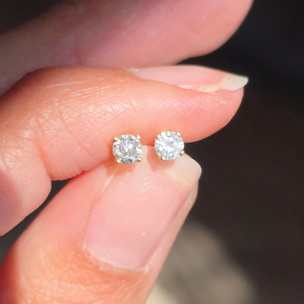 Classic 14k Gold .25CTW Round Diamond Studs Mismatched Earrings