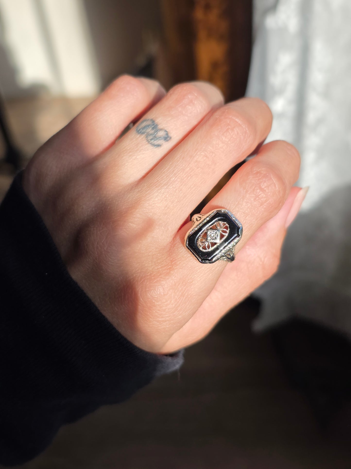 Vintage 10k White Gold Art Deco Style Onyx Shadowbox Diamond Accented Ring Size 4.5