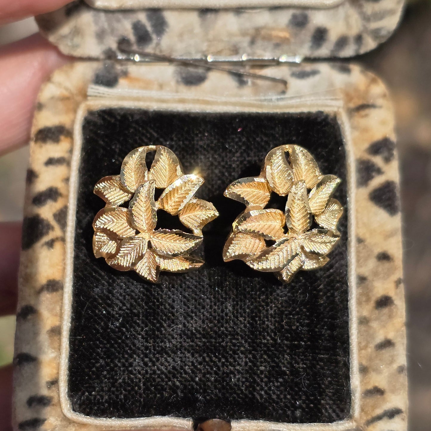 Vintage 14k Solid Textured Diamond Cut Leaf Cluster Statement Stud Button Earrings