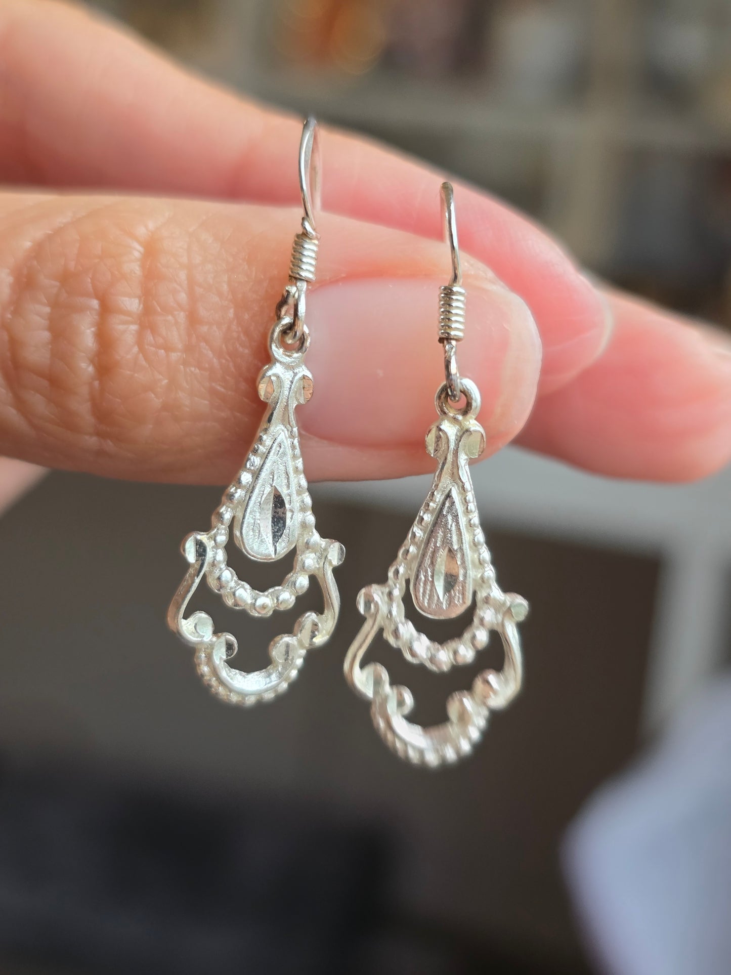 Pretty Diamond Cut Filigree Sterling Silver Tear Drop Dangle Earrings