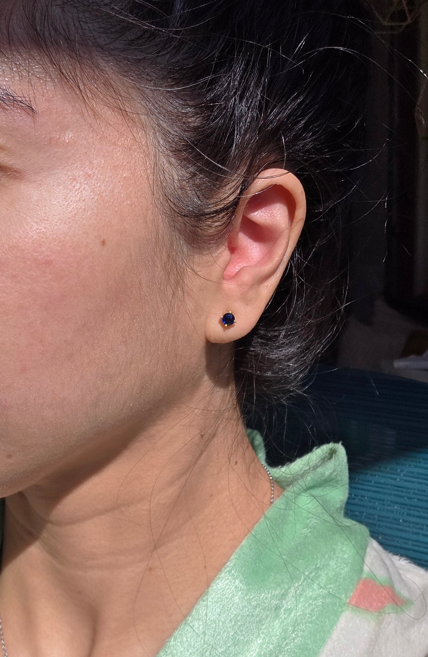 Beautiful 18k Gold .90ctw Sapphire Studs Earrings September Birthstone