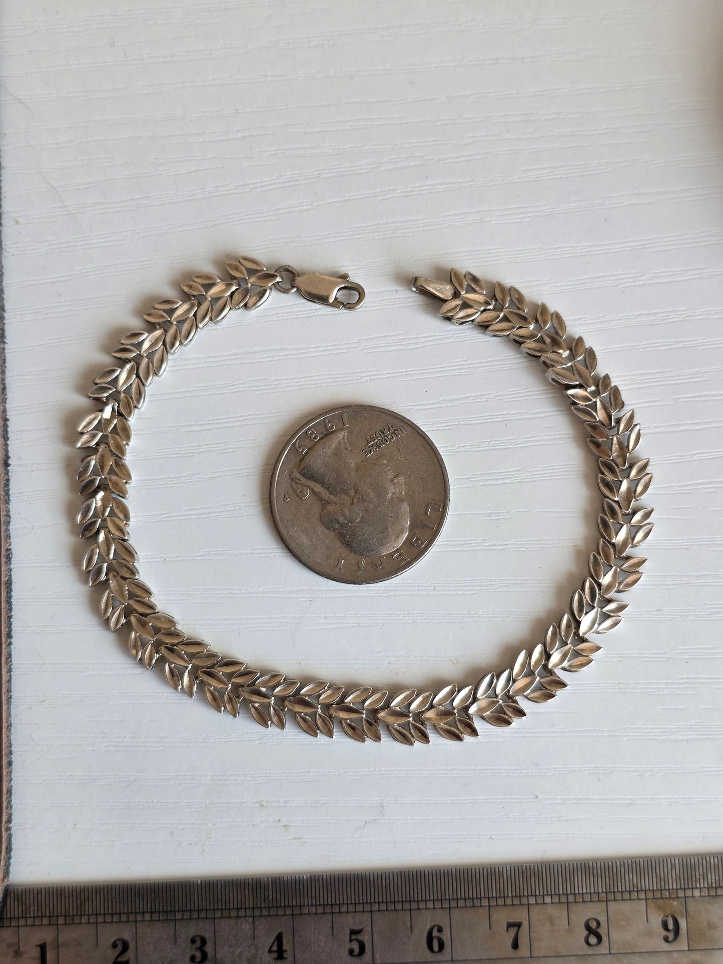 Pretty Vintage Diamond Cut Leaf Link Bracelet 8"