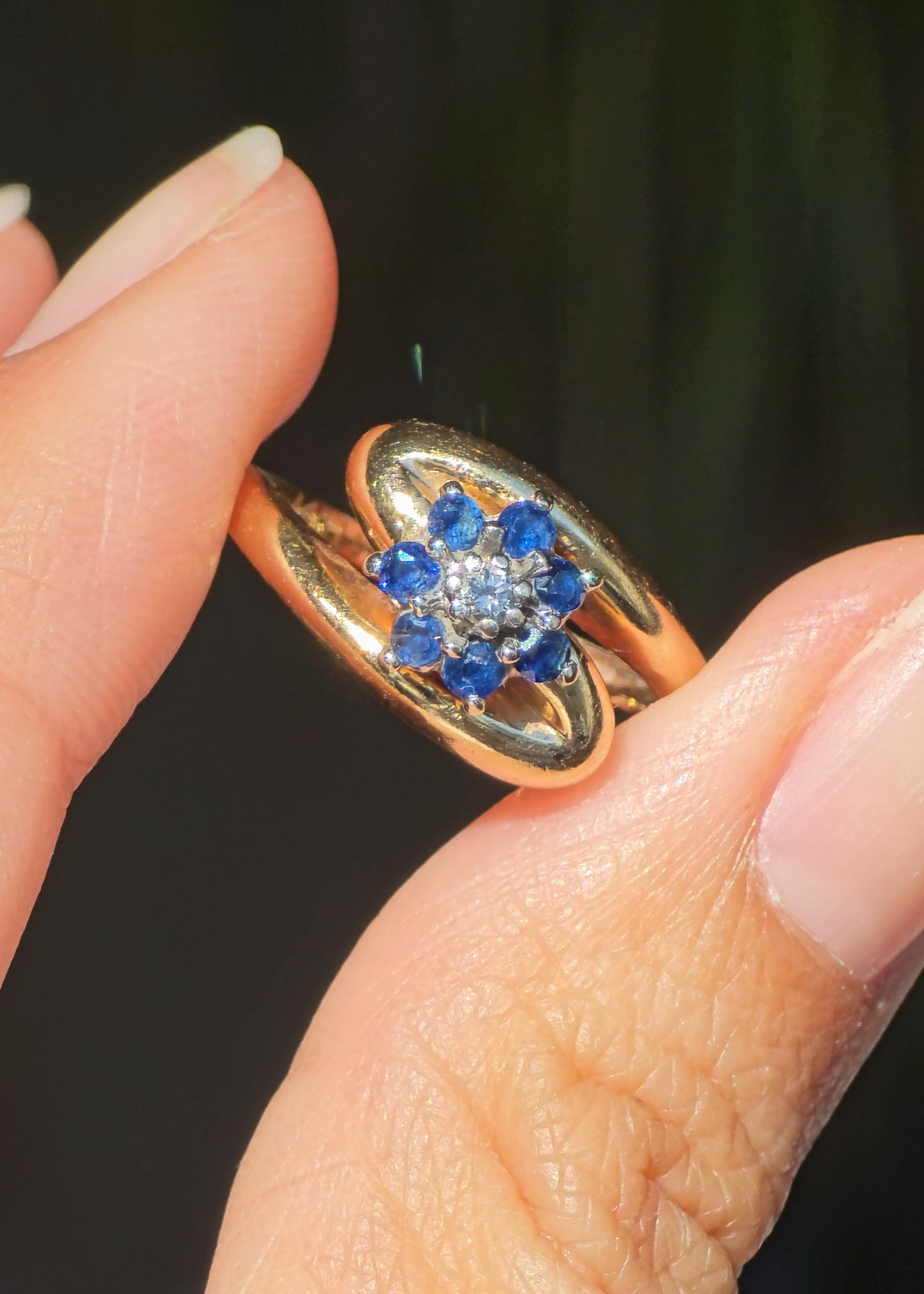 Beautiful 14k Gold  Sapphire & Diamond Flower Ring Size 6.25